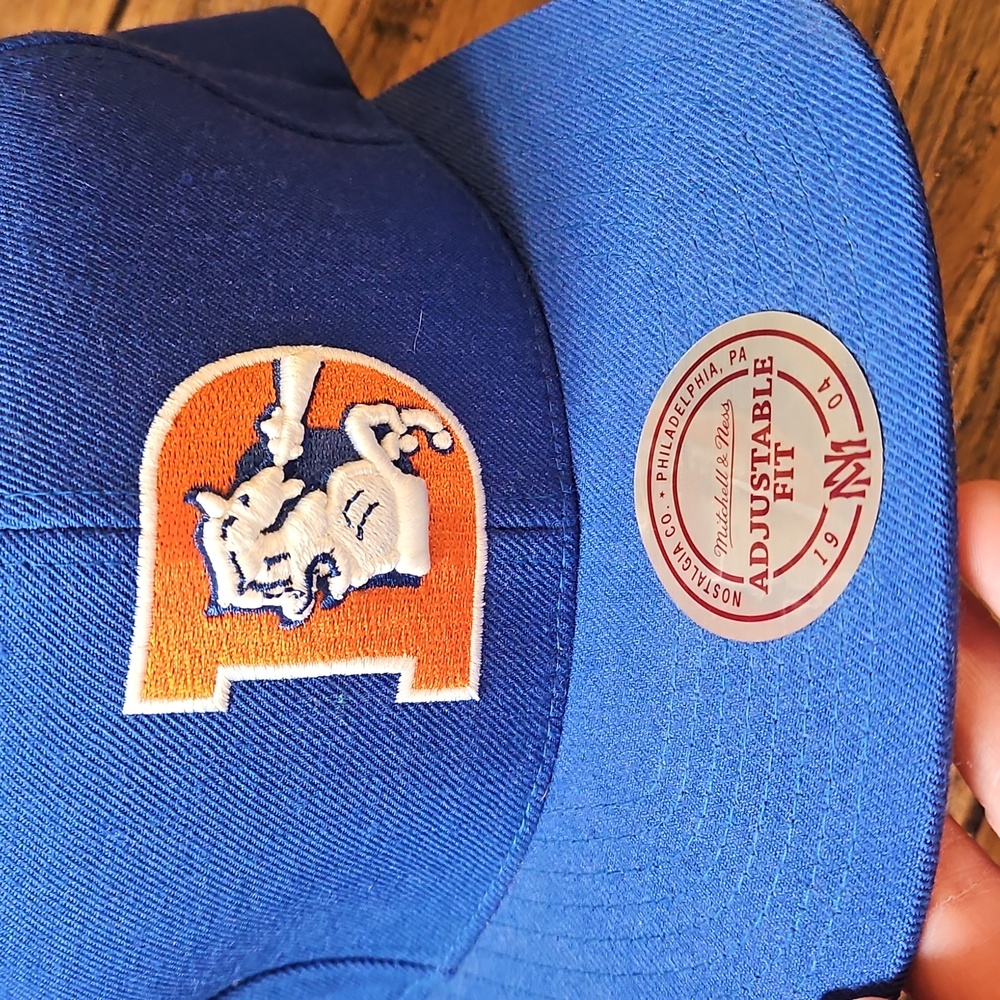 Nostalgia Mitchell & Ness Blue Cap‎ with Vintage Senver Broncos Logo